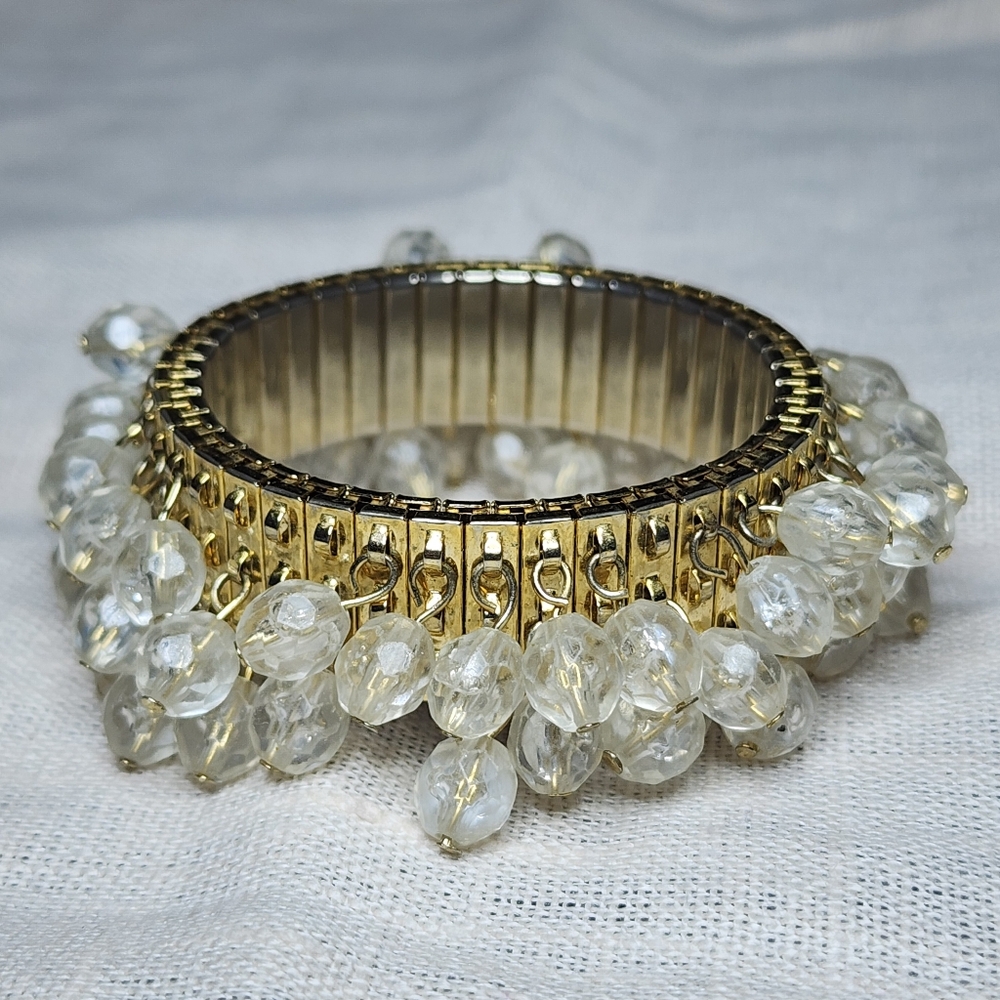 Vintage Cha Cha Beaded Bracelet Stretchy Gold Tone Crystal Charms
